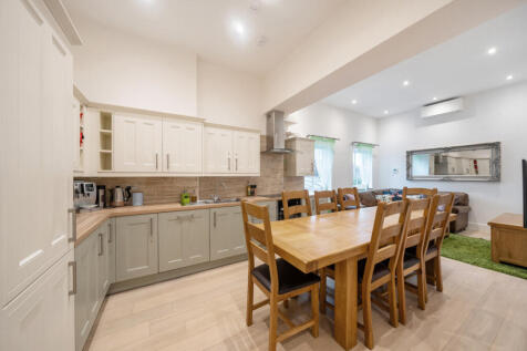 Kitchen Dining Area