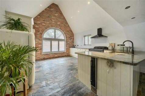 Spacious Kitchen