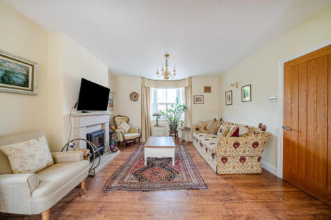Sitting/Dining Room