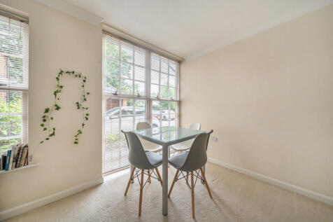 Sitting/Dining Room