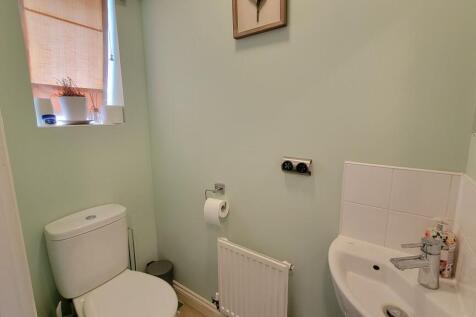 Cloakroom/wc