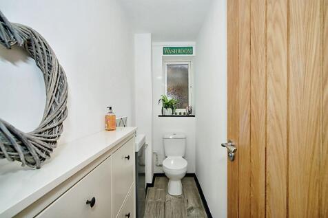 Cloakroom/wc