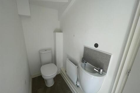 Cloakroom/wc