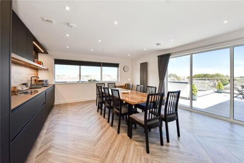 Kitchen/Dining Area