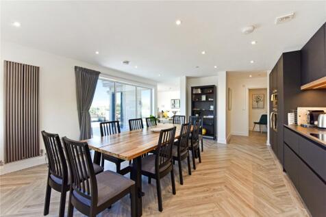 Kitchen/Dining Area