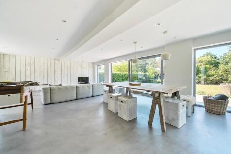 Sitting/Dining Space