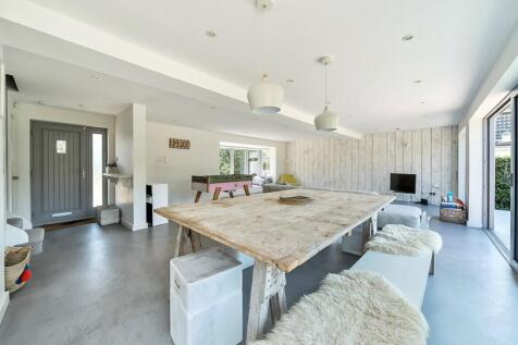 Sitting/Dining Space