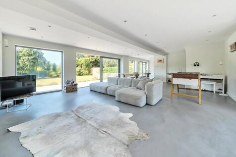 Sitting/Dining Space