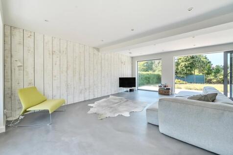 Sitting/Dining Space