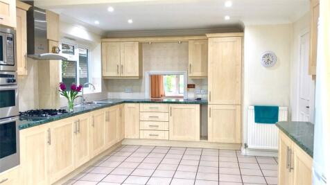 Kitchen/Breakfast Rm