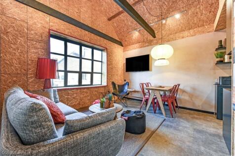 1st Floor Sitting Rm