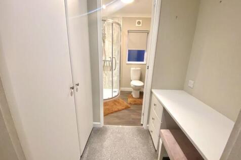 Dressing Area and Ensuite 