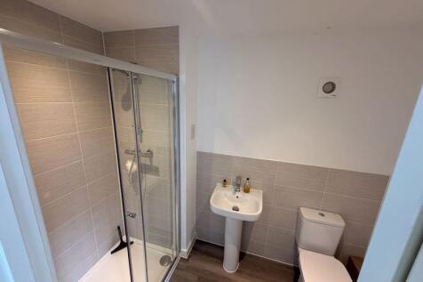 Ensuite Shower Room to Bedroom 2