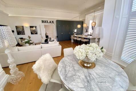 Lounge/Dining Room and Kitchen