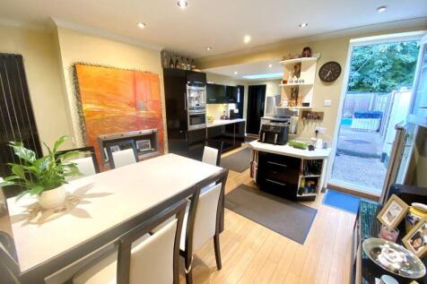 Kitchen/Dining Area