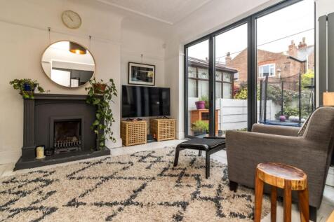 Kitchen/Living Area