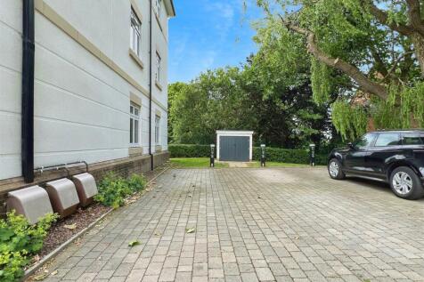 8e1201e3-parking.jpg