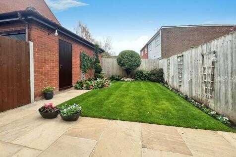 785af48a-rear 20garden 202.jpg
