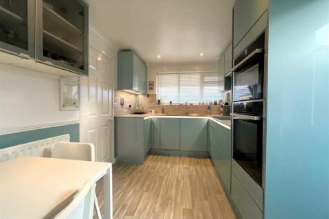 kitchen 2.jpg