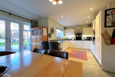 dining area to kitchen.jpg