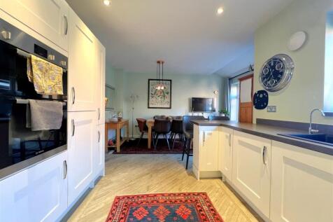 kitchen to dining.jpg