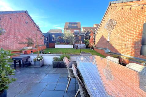 rear garden 2.jpg