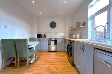 kitchen 1.jpg