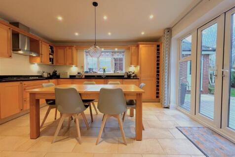 kitchen 2.jpg