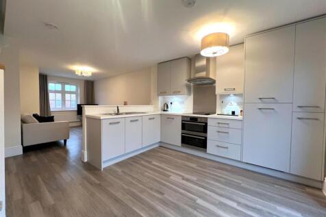 kitchen dining.jpg
