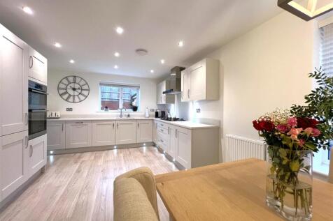 kitchen dining.jpg