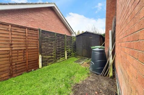 c3891dff-side 20garden.jpg