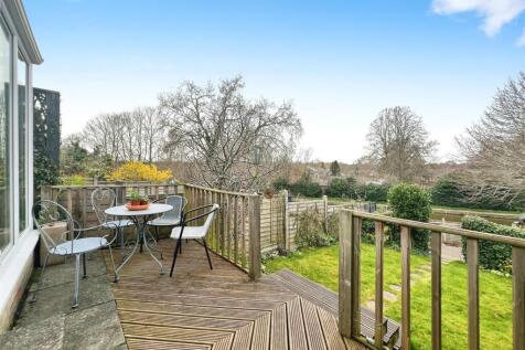 b5272367-garden 20deck.jpg