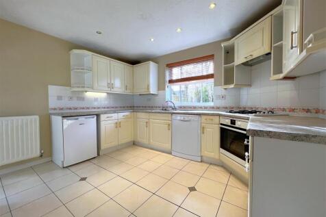 kitchen..jpg