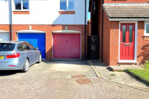 drive and garage.jpg