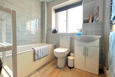 bathroom 2.jpg