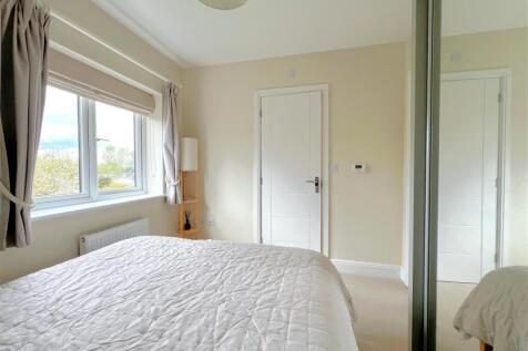 bed 1 towards ensuite.jpg