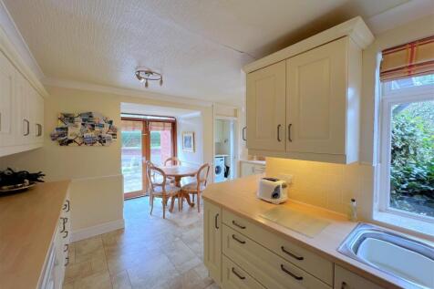 kitchen 3.jpg