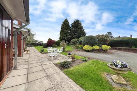 50e3cef2-front 20garden 202.jpg