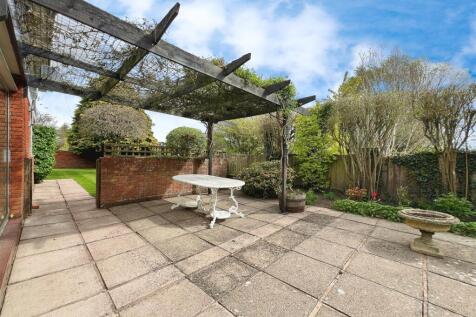 d443e474-side 20patio.jpg