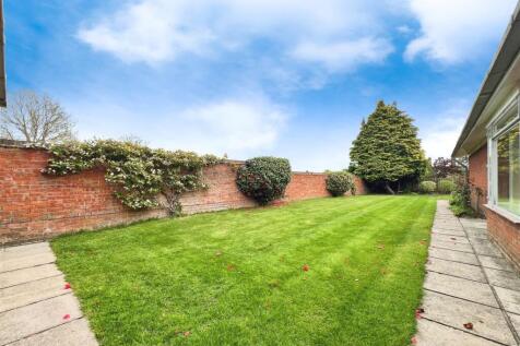 e52cde6b-rear 20garden.jpg