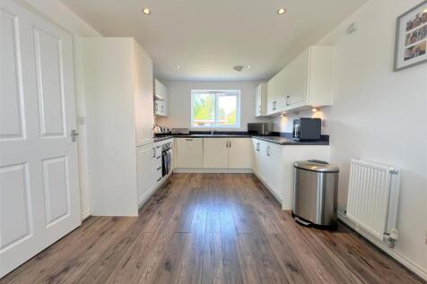 kitchen dining.jpg