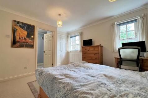 bedroom 1 towards esuite.jpg