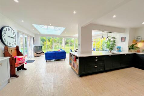 kitchen liv dinig.jpg