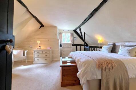 bedroom 1 L.jpg