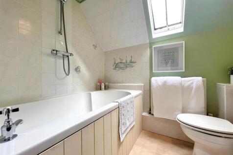 Bathroom 2 L.jpg