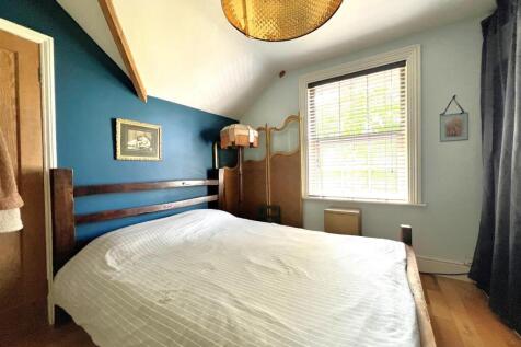 bed 2.jpg