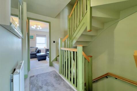 1st floor landing.jpg