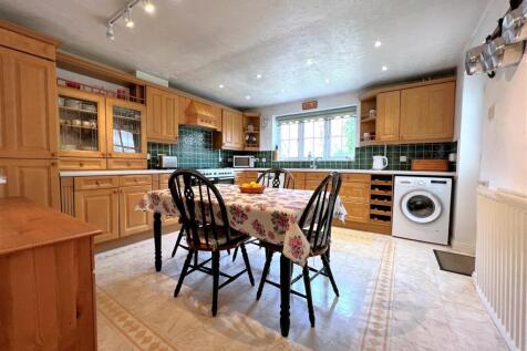 kitchen 2.jpg