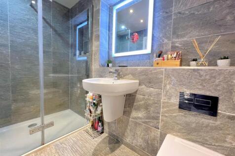 ensuite.jpg