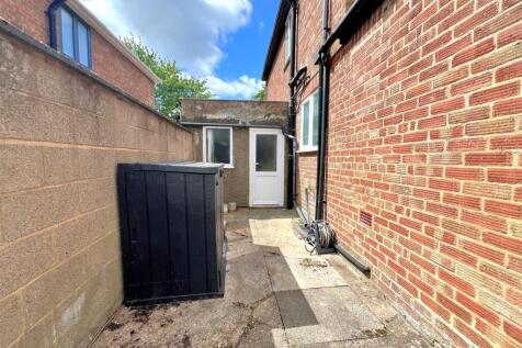 garage rear.jpg